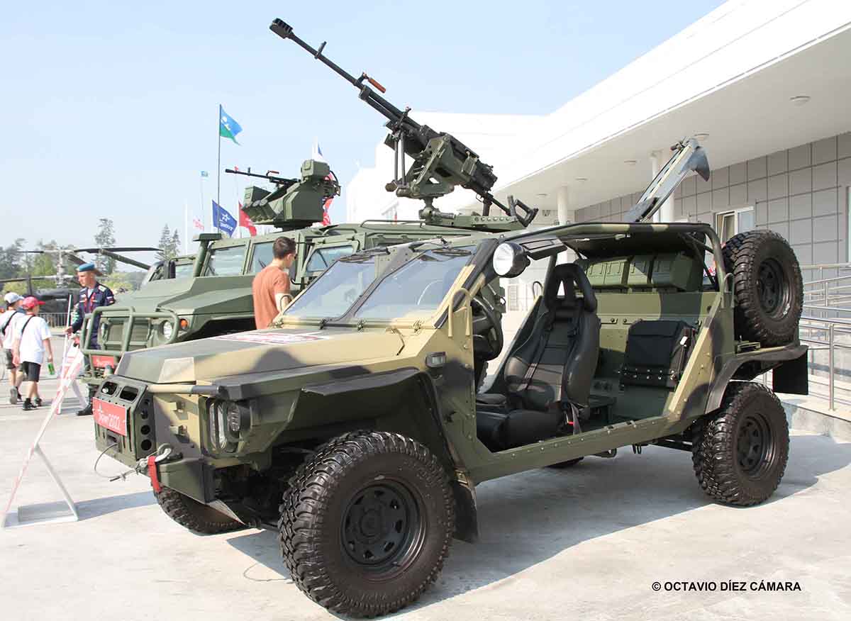 Se mostraba equipado con una ametralladora pesada y puede recibir en ese afuste un lanzagranadas automático AGS-17. (Octavio Díez Cámara)